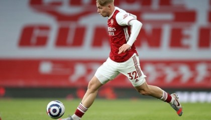  阿森纳零封曼城登顶积分榜首  