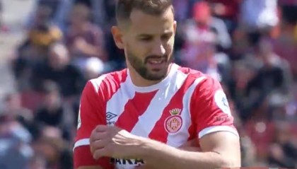  特鲁瓦年轻后卫失误送礼遭球迷质疑  