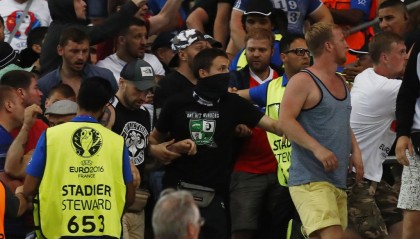  都灵德比战平局收场双方球迷爆发冲突  