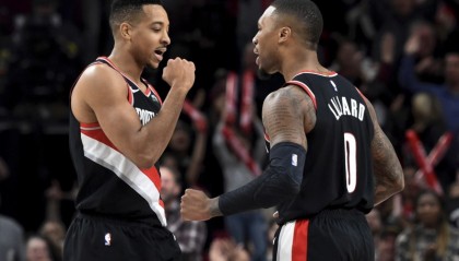  开拓者双枪合璧击溃活塞防线  