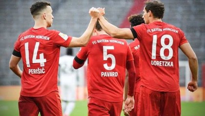  拜仁锋线三叉戟齐发威，德甲卫冕冠军强势领跑