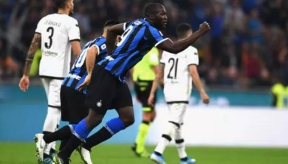  尤文图斯新援首秀破门助球队登顶积分榜  